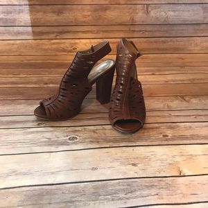 RENNES BLOCK HEEL SANDAL